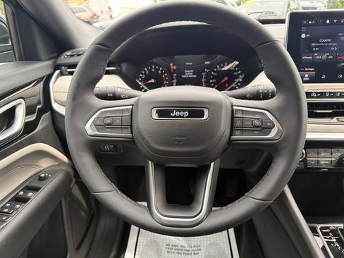 Used 2025 Jeep Compass Limited AWD/4WD image 14
