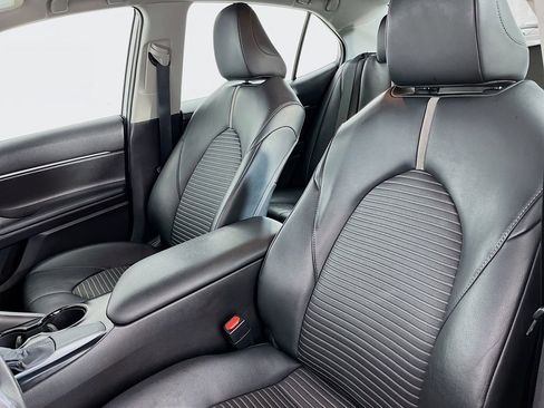 Used 2020 Toyota Camry SE image 26