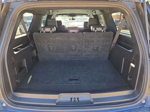 Used 2019 Ford Expedition Max XLT w/ Equipment Group 201A AWD/4WD image 12