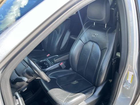 Used 2018 Chrysler Pacifica Touring-L Plus FWD image 28