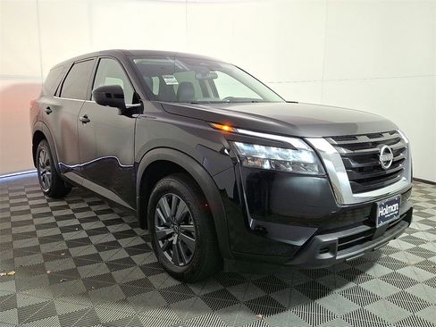 Used 2024 Nissan Pathfinder S image 4