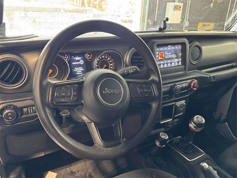 Used 2022 Jeep Gladiator Sport image 11