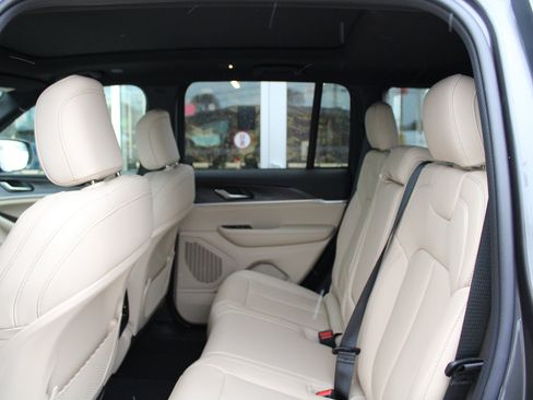 New 2025 Jeep Grand Cherokee Limited image 28