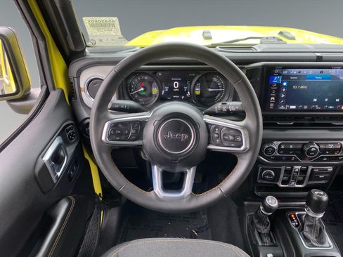 Used 2024 Jeep Wrangler Unlimited Sahara AWD/4WD image 12