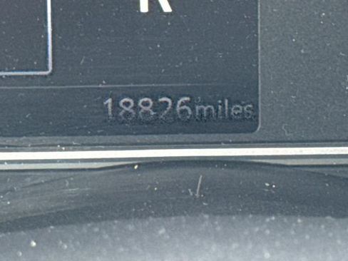 Used 2025 Nissan Versa SV FWD image 33