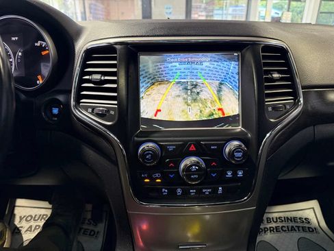 Used 2017 Jeep Grand Cherokee Altitude AWD/4WD image 16