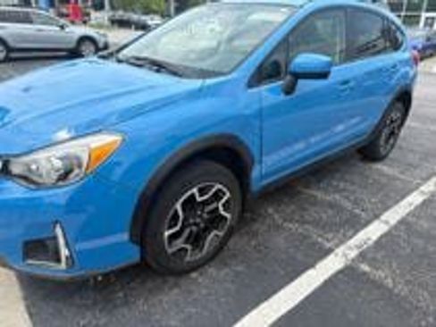 Used 2017 Subaru Crosstrek 2.0i Premium AWD/4WD image 3