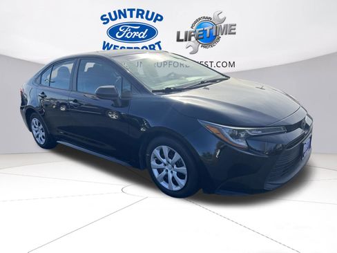 Used 2024 Toyota Corolla LE image 2