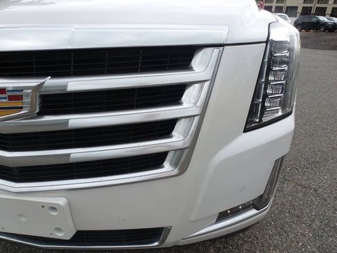 Used 2016 Cadillac Escalade Premium AWD/4WD image 4