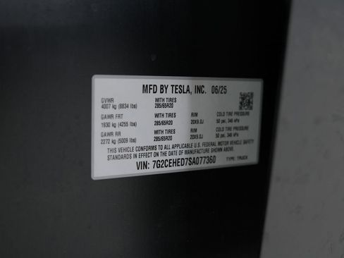 Used 2025 Tesla Cybertruck AWD Crew Cab image 58