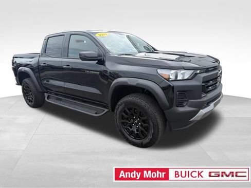 Used 2024 Chevrolet Colorado Trail Boss w/ Advanced Trailering Package AWD/4WD image 2