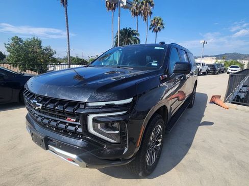 Used 2025 Chevrolet Suburban Z71 AWD/4WD image 2
