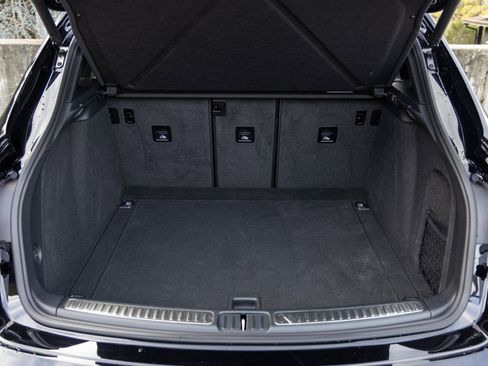 Certified 2025 Porsche Macan image 44