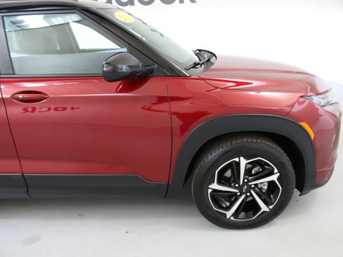 Used 2023 Chevrolet TrailBlazer RS w/ Technology Package FWD image 12