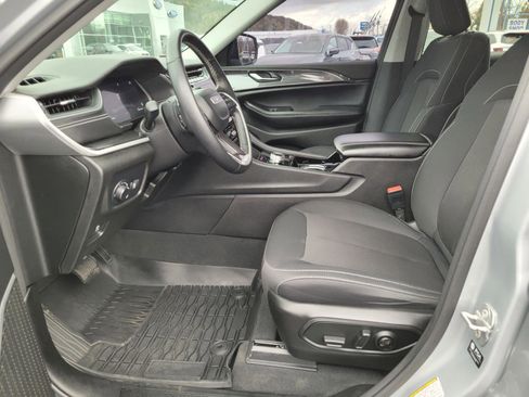 Used 2022 Jeep Grand Cherokee L Laredo w/ Luxury Tech Group I image 10