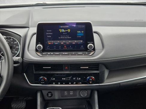 Used 2025 Nissan Rogue SV FWD image 14