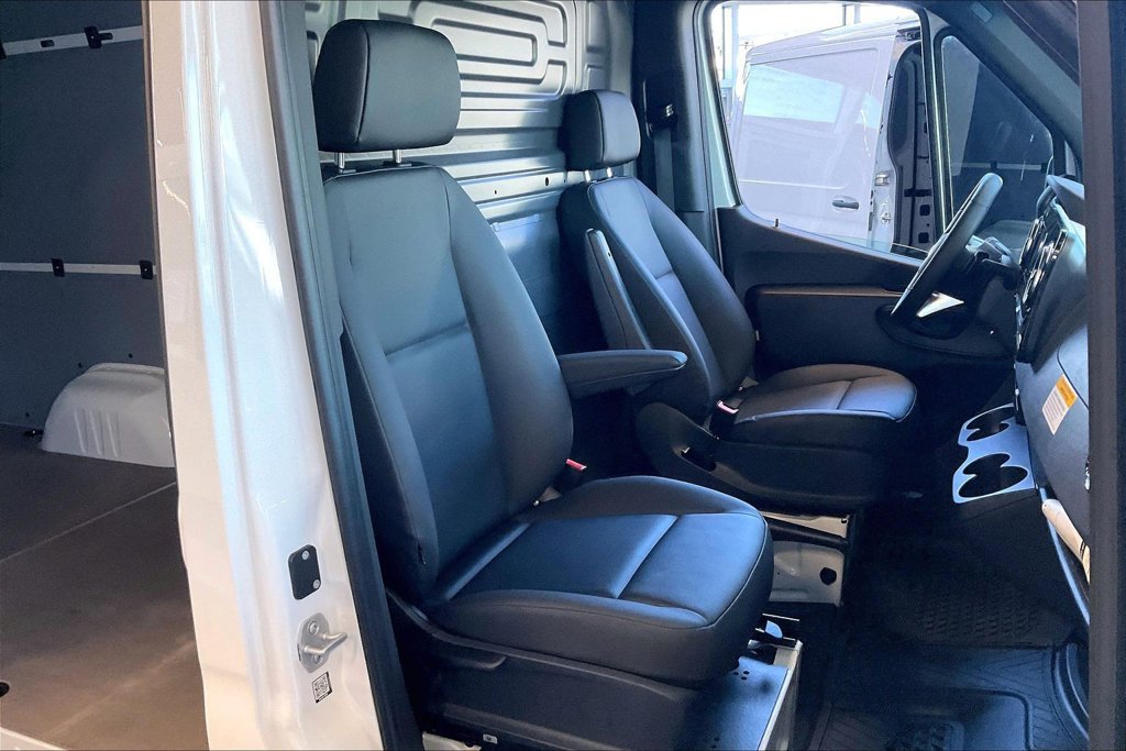 Used 2026 Mercedes-Benz Sprinter 2500 image 3