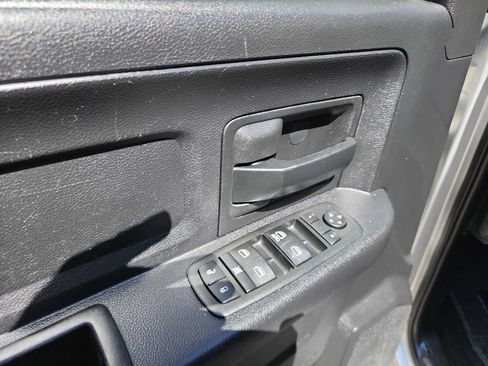 Used 2015 RAM 2500 Tradesman w/ Chrome Appearance Group AWD/4WD image 17