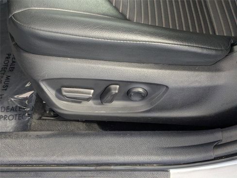 Used 2022 Toyota Camry SE image 10