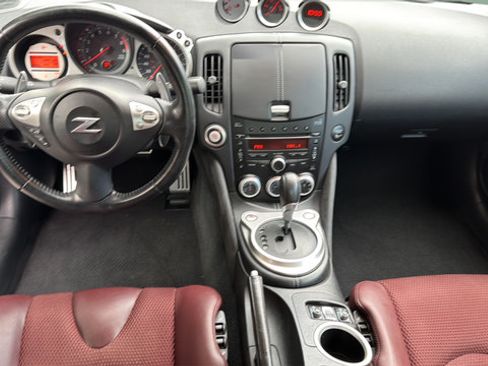 Used 2010 Nissan 370Z Touring RWD image 34