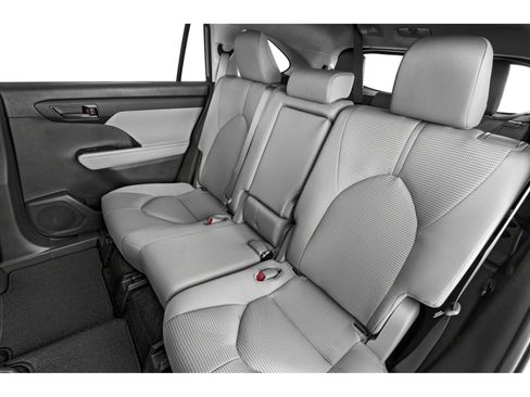 Used 2025 Toyota Highlander XLE AWD/4WD image 11