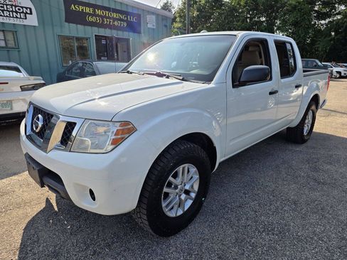 Used 2014 Nissan Frontier SV w/ SV Value Truck Package RWD image 4