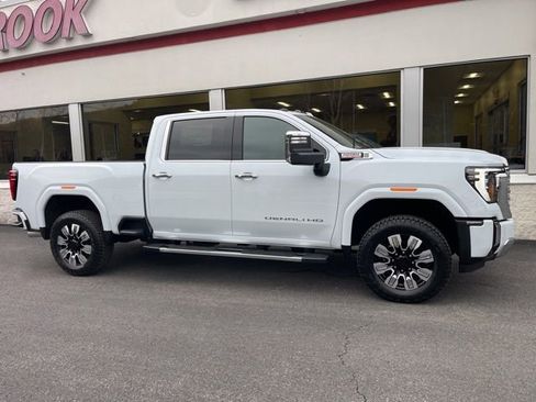 New 2026 GMC Sierra 3500 Denali w/ Denali Reserve Package image 3