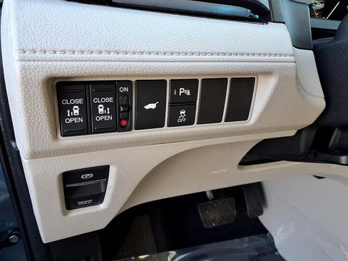 Used 2025 Honda Odyssey Elite image 13