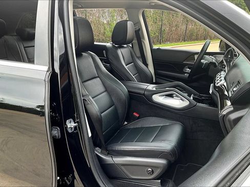 Used 2024 Mercedes-Benz GLS 450 4MATIC image 10