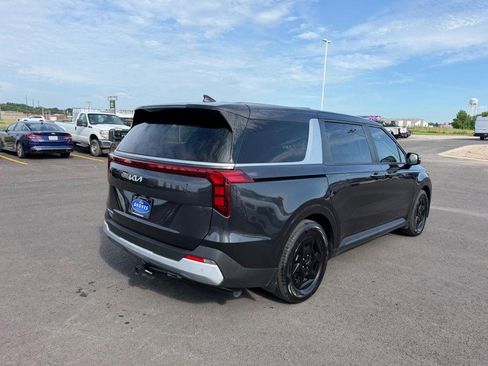 Used 2025 Kia Carnival FWD image 7