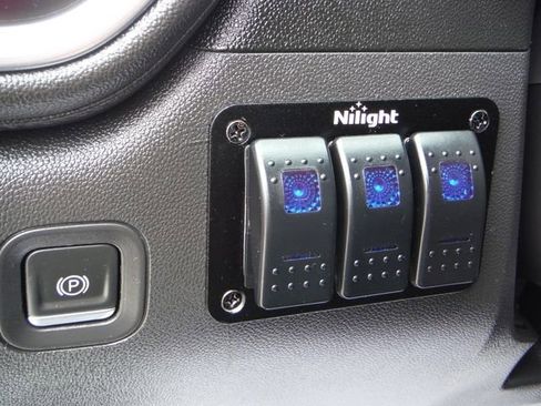 Used 2021 GMC Sierra 1500 Denali w/ Driver Alert Package II AWD/4WD image 29