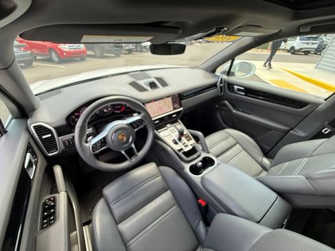 Used 2021 Porsche Cayenne AWD/4WD image 22
