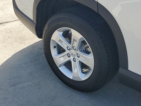 Used 2023 Honda Pilot LX image 8