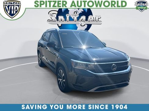 Used 2023 Volkswagen Taos SE w/ Panoramic Sunroof Package AWD/4WD image 2