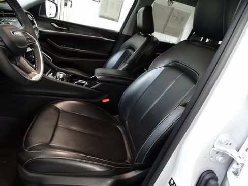 Certified 2023 Jeep Grand Cherokee 4WD 4xe w/ Luxury Tech Group II image 2