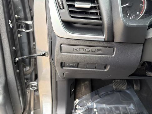 Used 2021 Nissan Rogue S FWD image 18