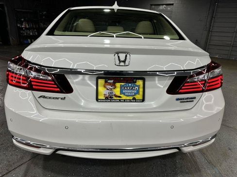 Used 2017 Honda Accord Touring image 4