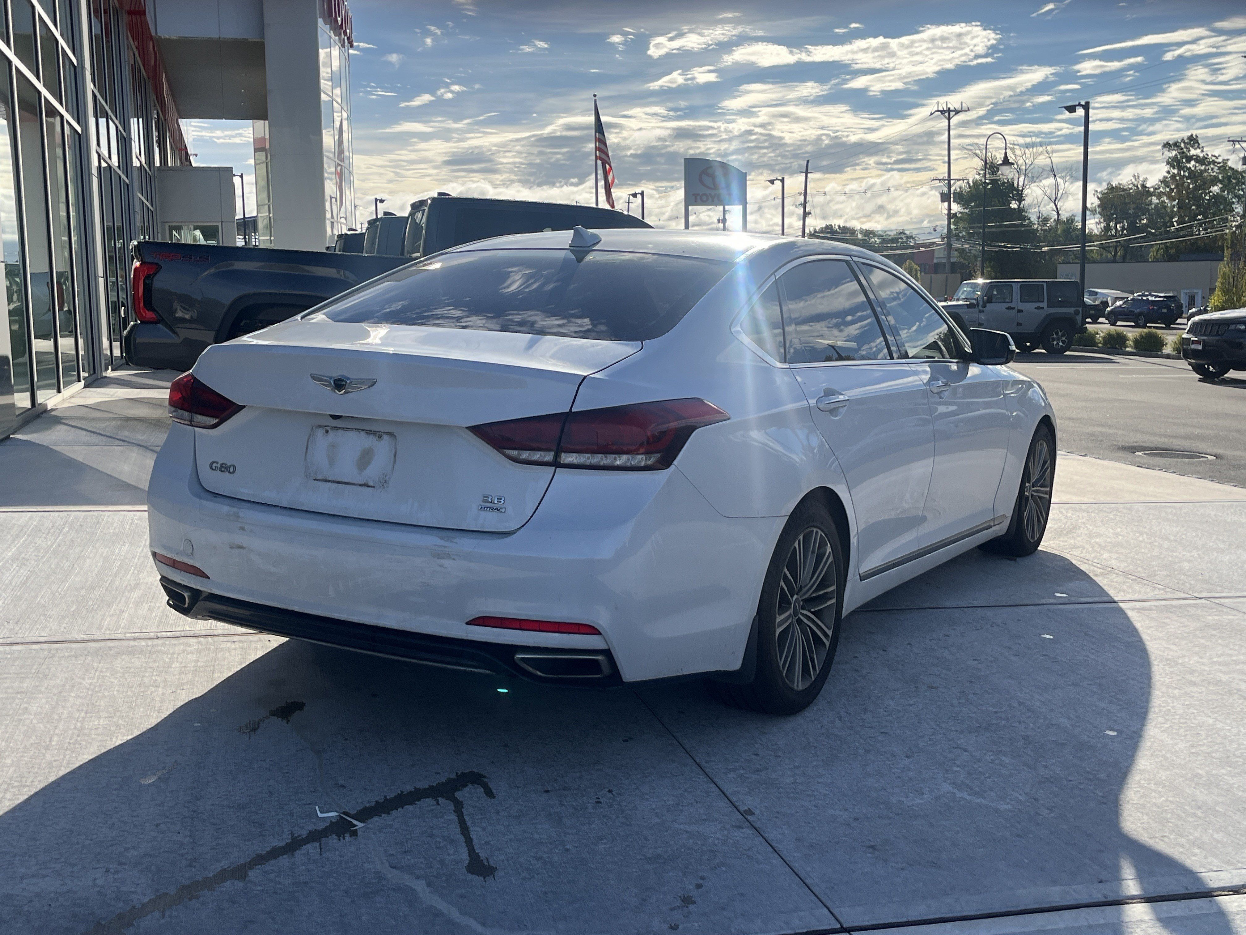 Used 2018 Genesis G80 3.8 AWD/4WD image 3