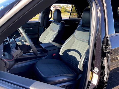 Certified 2025 Ford Explorer ST-Line w/ ST-Line Street Pack AWD/4WD image 7