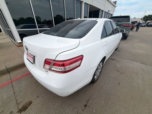 Used 2010 Toyota Camry LE FWD image 8