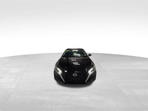 Used 2024 Nissan Altima 2.5 SV w/ SV Premium Package FWD image 3