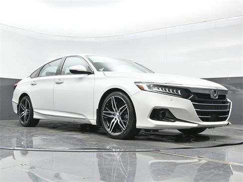 Certified 2022 Honda Accord Touring image 27