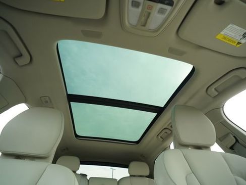 Used 2024 Volvo XC60 B5 Plus w/ Protection Package Premier image 11