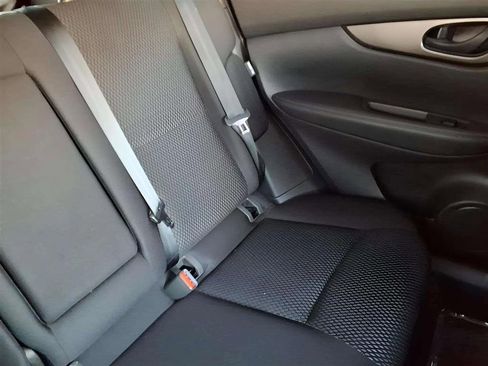 Used 2021 Nissan Rogue Sport S image 18