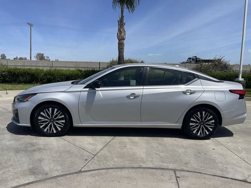 Used 2024 Nissan Altima 2.5 SV FWD image 5
