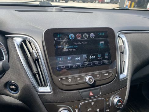 Used 2018 Chevrolet Malibu LT FWD image 12