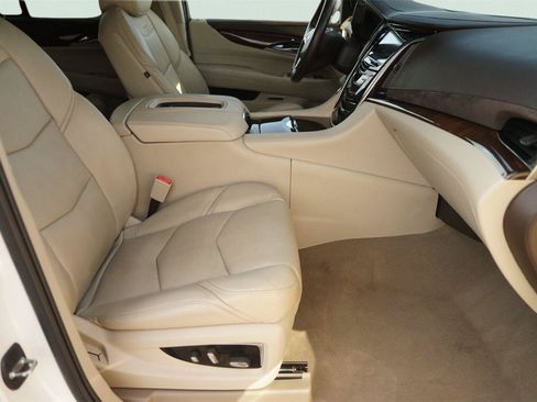 Used 2017 Cadillac Escalade Luxury RWD image 21