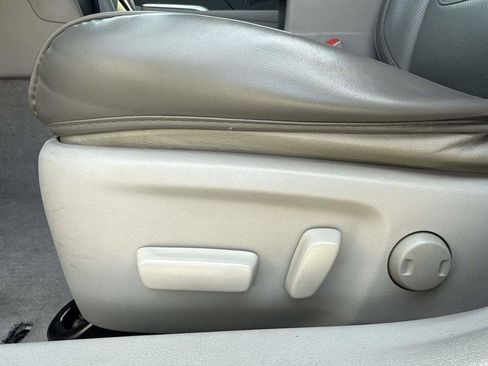 Used 2013 Toyota Camry XLE w/ Leather Pkg FWD image 9