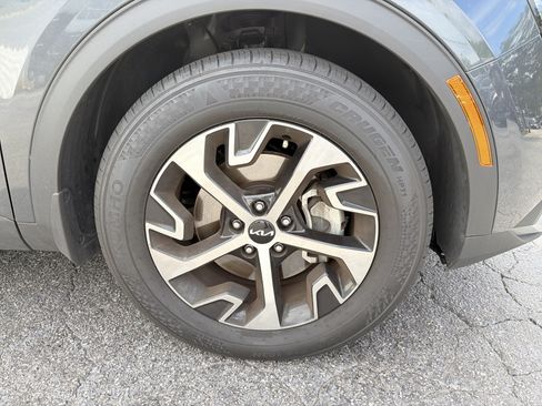 Used 2024 Kia Sportage EX FWD image 9