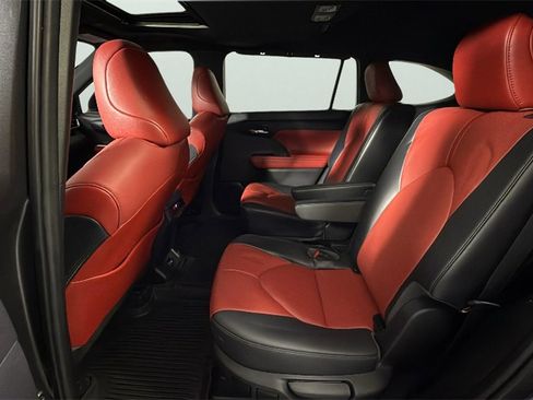 Used 2023 Toyota Highlander XSE image 25